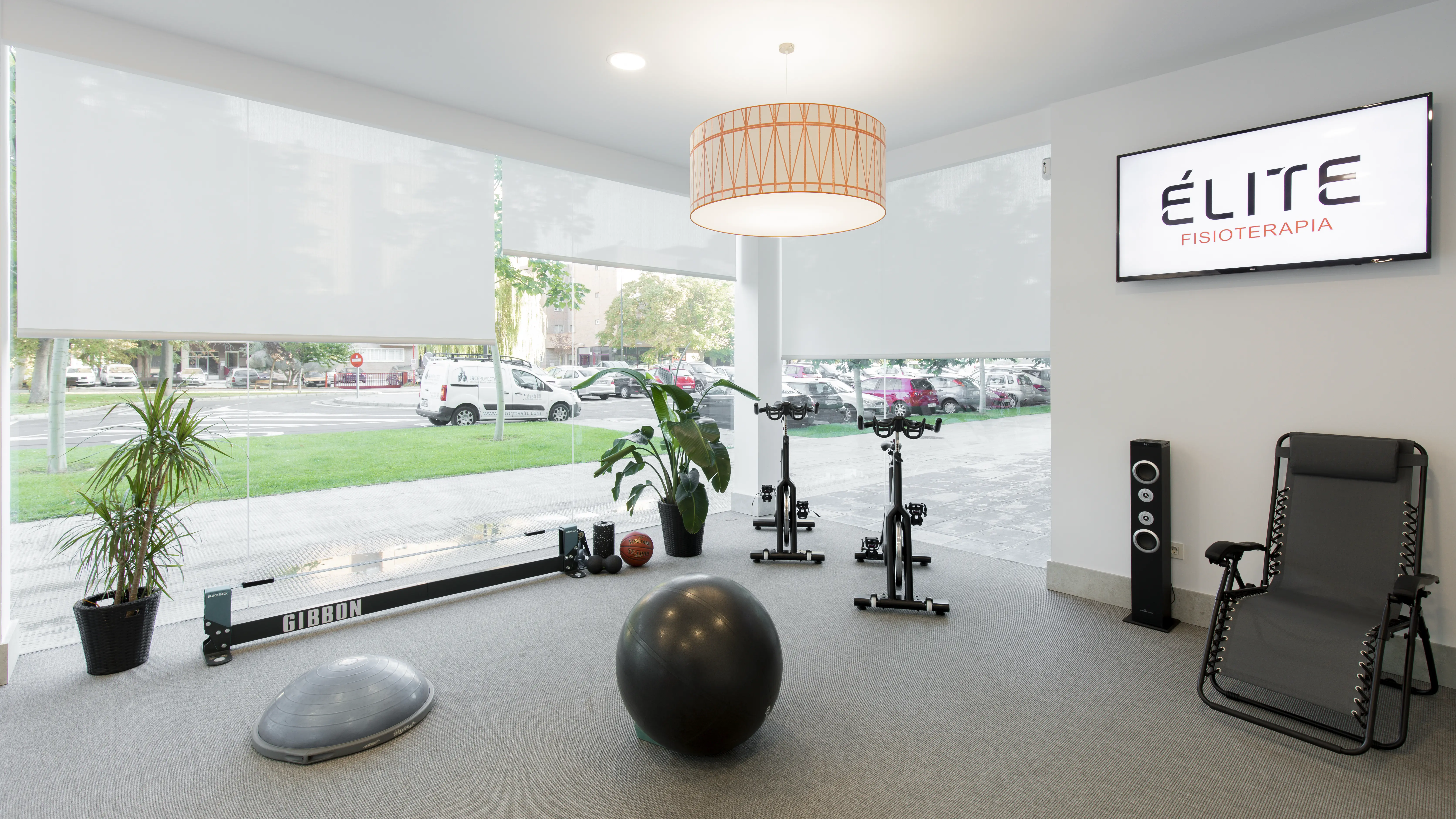 Sala de ejercicio terapéutico en Élite Fisioterapia Zaragoza